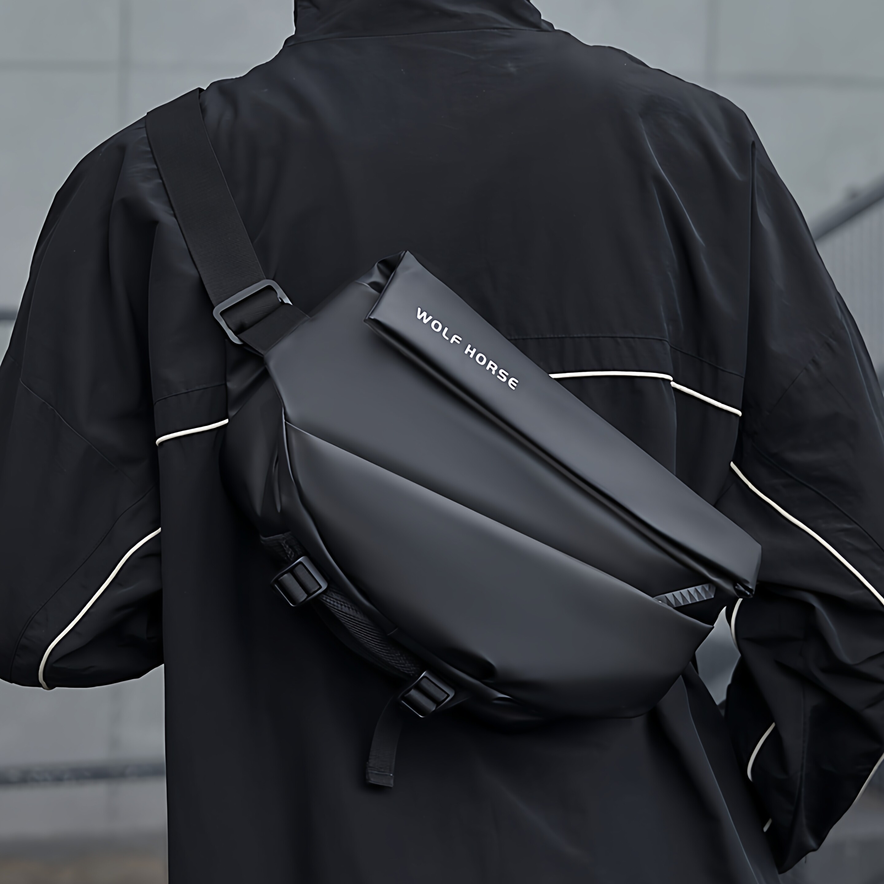 单肩包男款大容量潮摩托车胸包单肩斜挎包磁吸扣背包男士骑行跨包