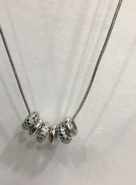 向卉意大利中古925银多环镶嵌彩色宝石项链。