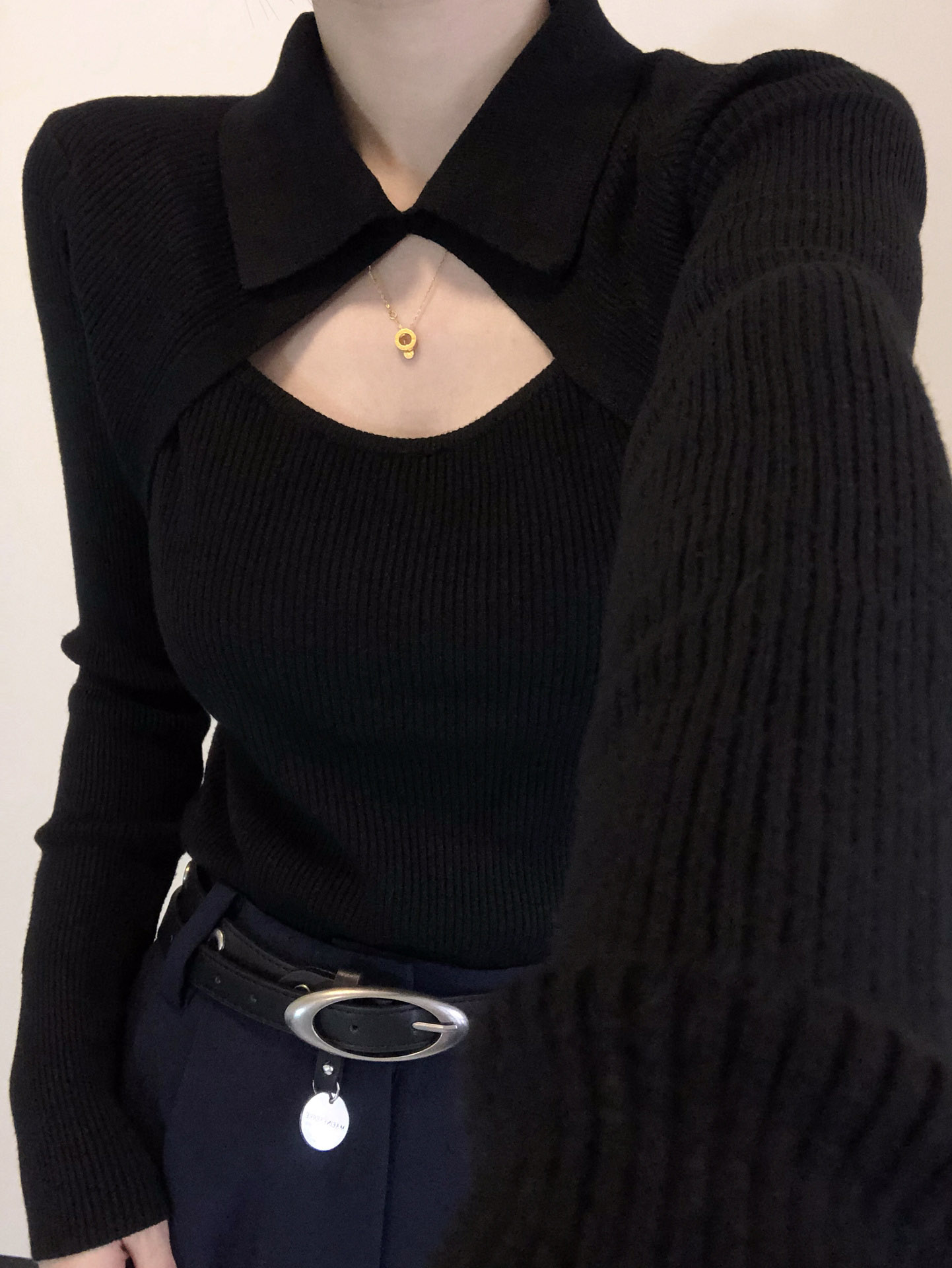 设计感小众黑色针织长袖打底衫女春秋2023新款纯欲辣妹针织衫上衣