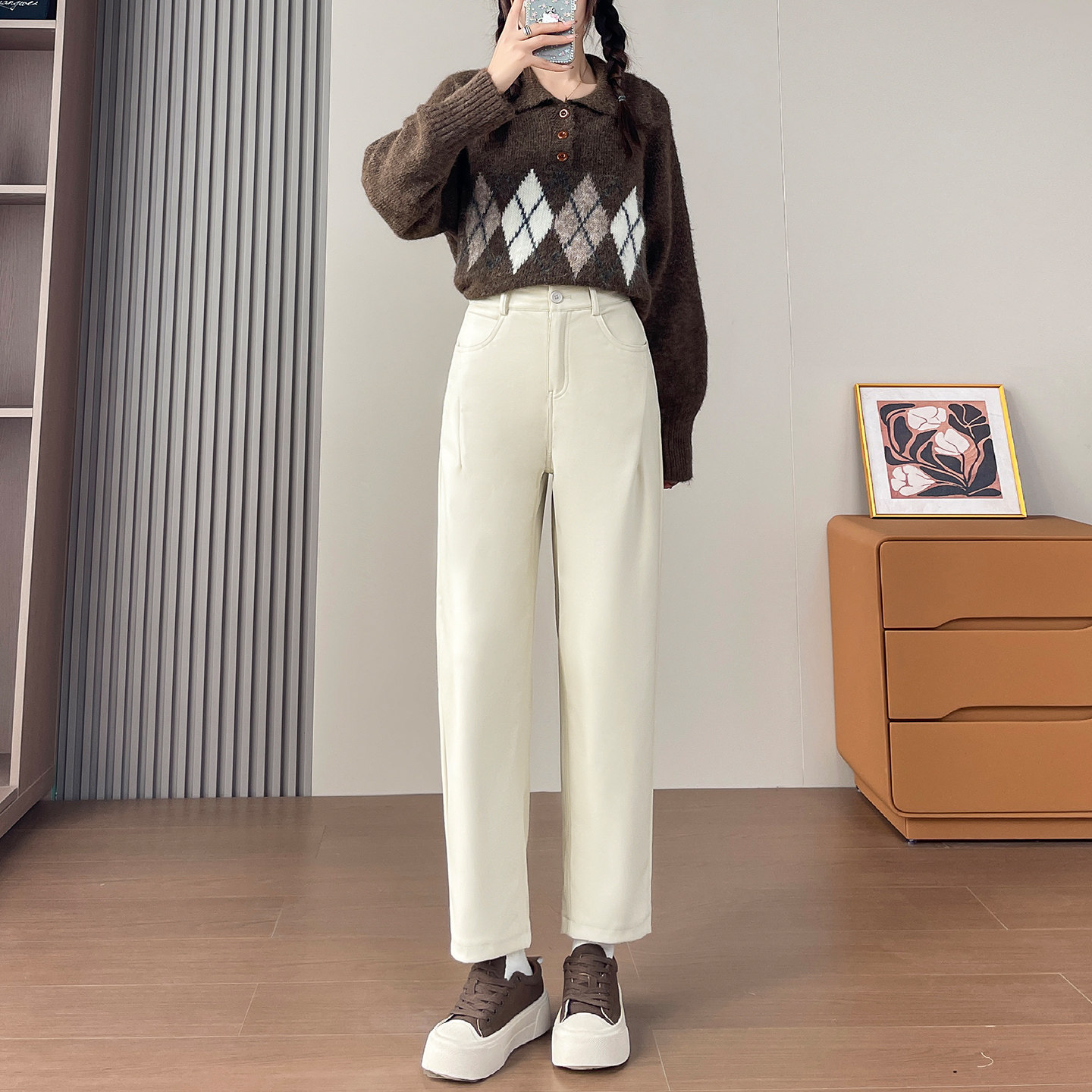 白色美拉德咖色加绒皮裤女2026秋冬季新款加厚高腰不贴腿哈伦裤子