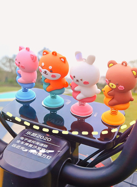 汽车摆件2024新款中控台车载装饰品解压电动车摇头小公仔网红可爱