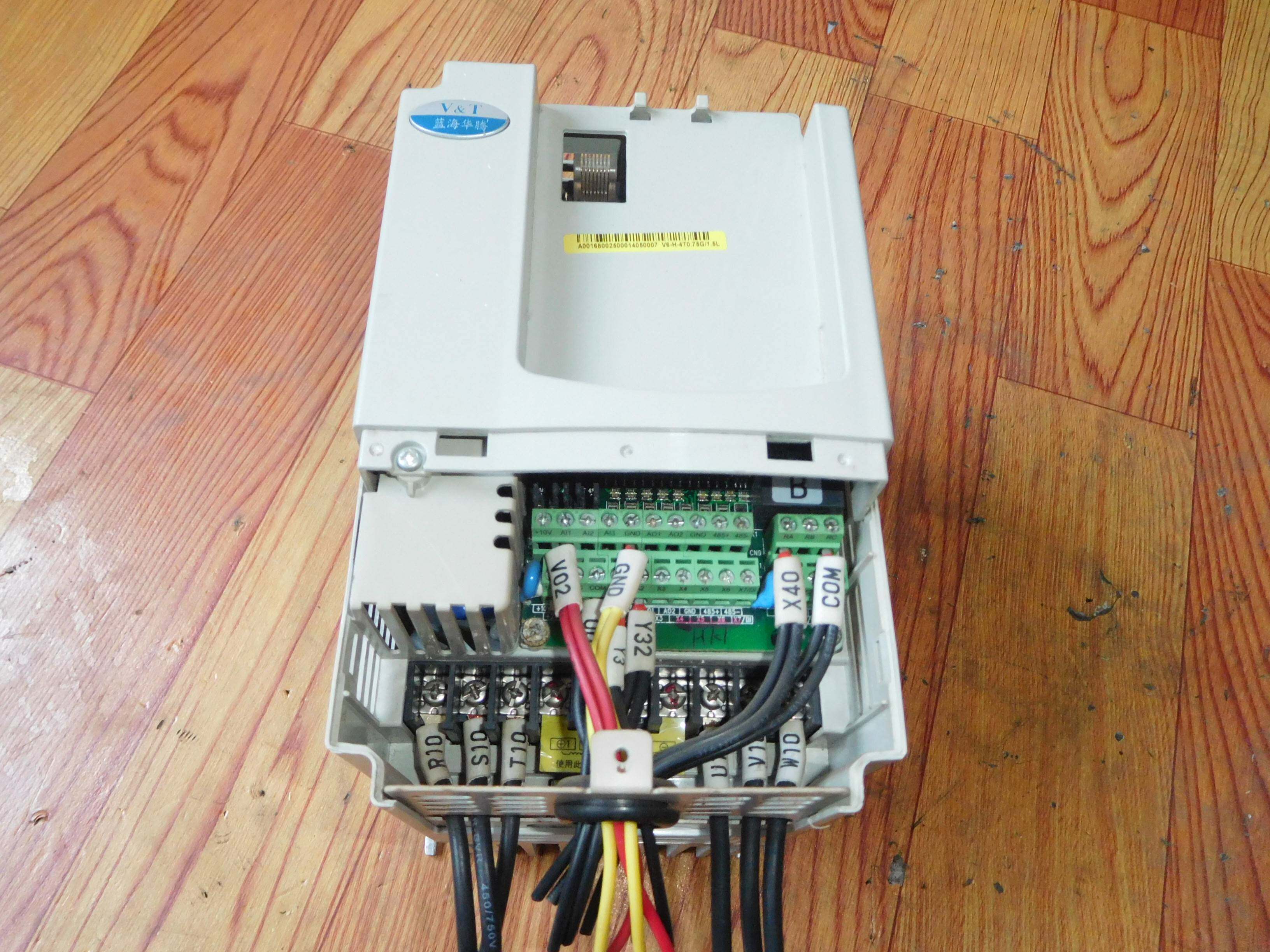 二手 蓝海华腾变频器v5-h-4t1.5g/2.2l-04-13 1.5kw 380v 实物图