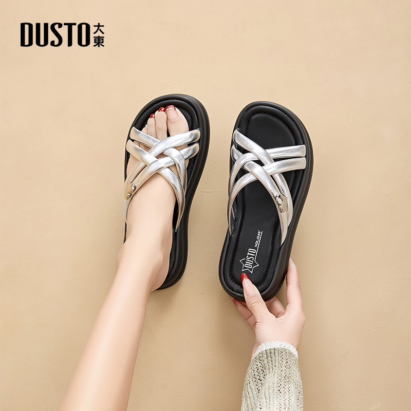 大东沙滩拖鞋女鞋2025春夏季新款简约平底中跟套脚饰扣X1186