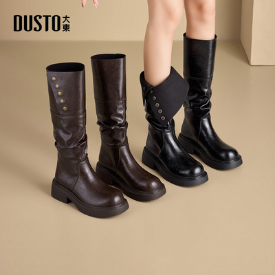 大东骑士靴女鞋2025年冬季新款时尚粗跟中跟按扣圆头饰扣D0182