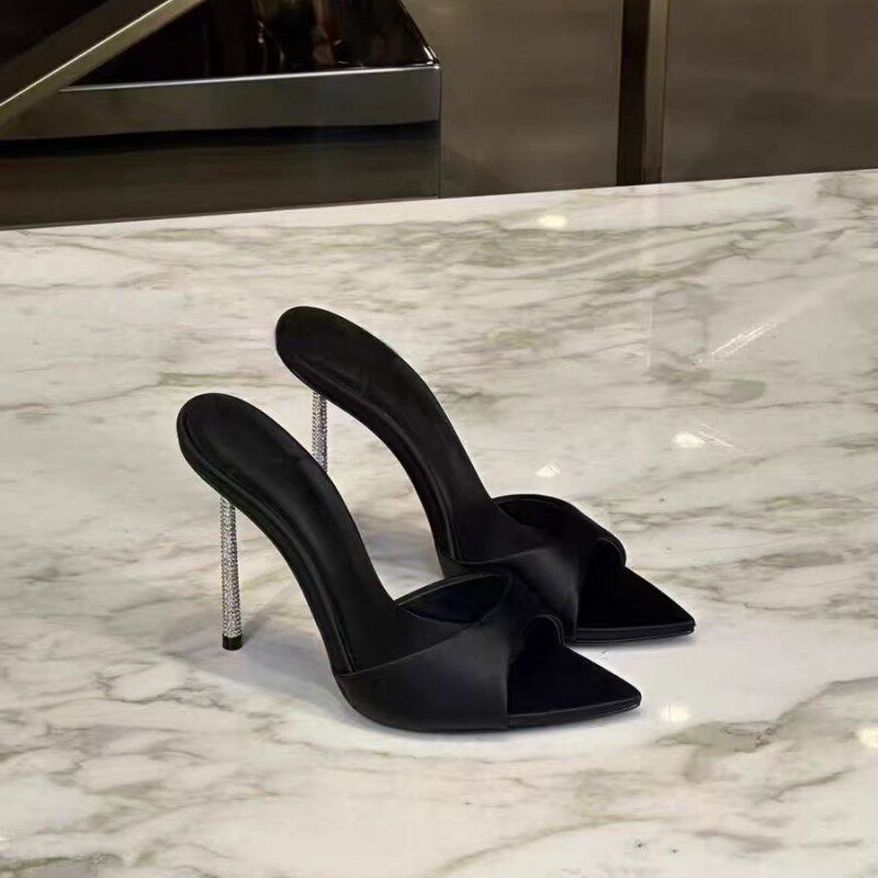 性感风水钻超细跟一字带凉鞋女夏季新款黑色绸缎尖头高跟鞋外穿女