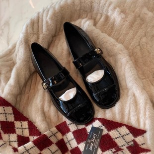 小香风扣带玛丽珍女鞋子2024秋冬新款法式平底单鞋低跟粗跟小皮鞋