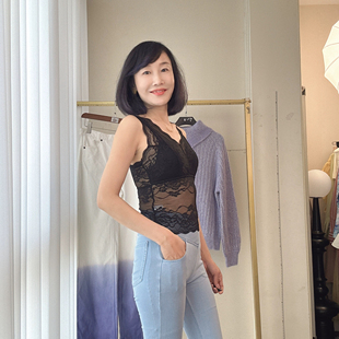 蕾丝宽肩镂空性感深V美背透气孔一体式 郭郭同款 固定杯免穿文胸
