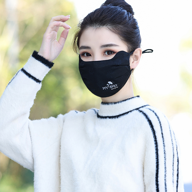 冬季保暖口罩女加厚防寒防尘防风骑行透气幸运草面罩时尚潮流黑色