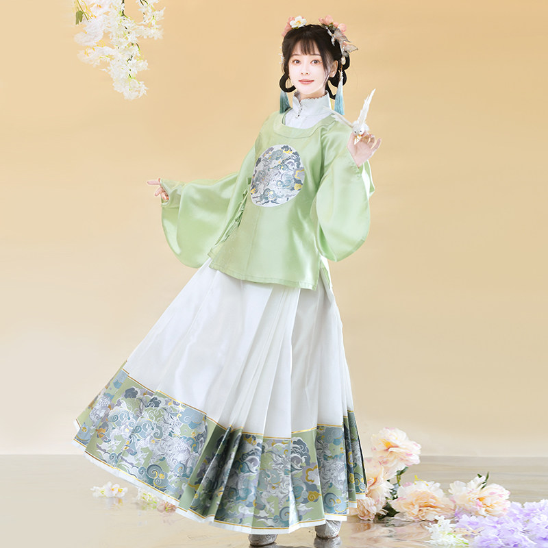 如梦霓裳汉服圆领袍马面裙女款