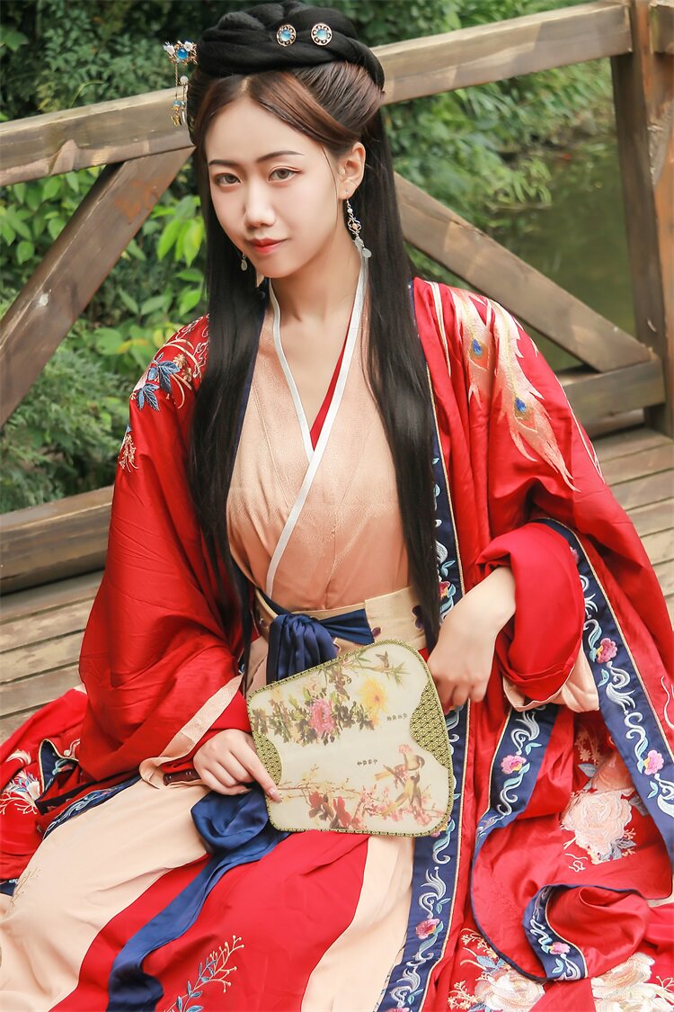 易宸轩红色齐腰凤凰原创传统汉服重工白菜刺绣加绒加厚中长款冬季