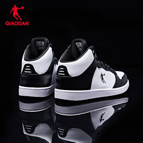 乔丹冬季皮面加绒保暖高帮板鞋