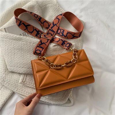 2024 New WOMENS Bags Korean Version of the Lingge Chain Sho