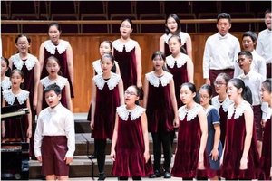 小学生大合唱团表演服