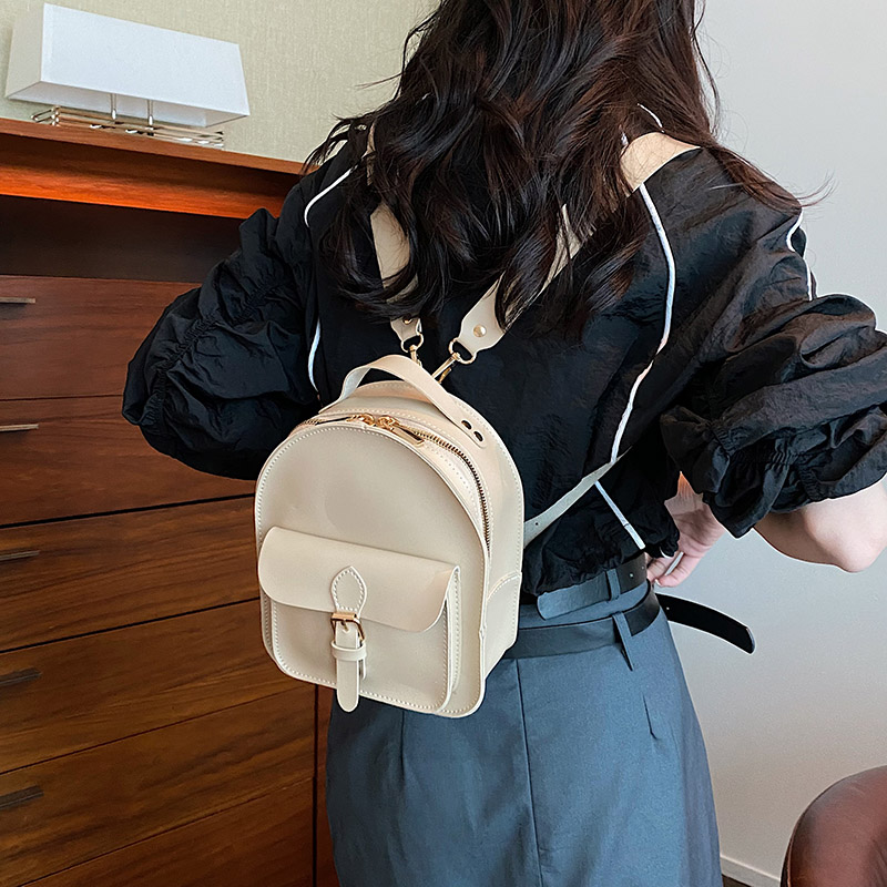 双肩包女旅行包简约轻便软皮PU多功能防泼水百搭小背包新款休闲包