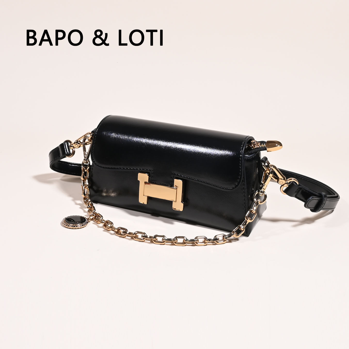 轻奢黑色小方包女链条包H扣翻盖斜挎包2026新款时尚百搭单肩包包