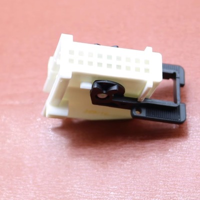 1379100-2连接器接插件汽车线束插头空壳