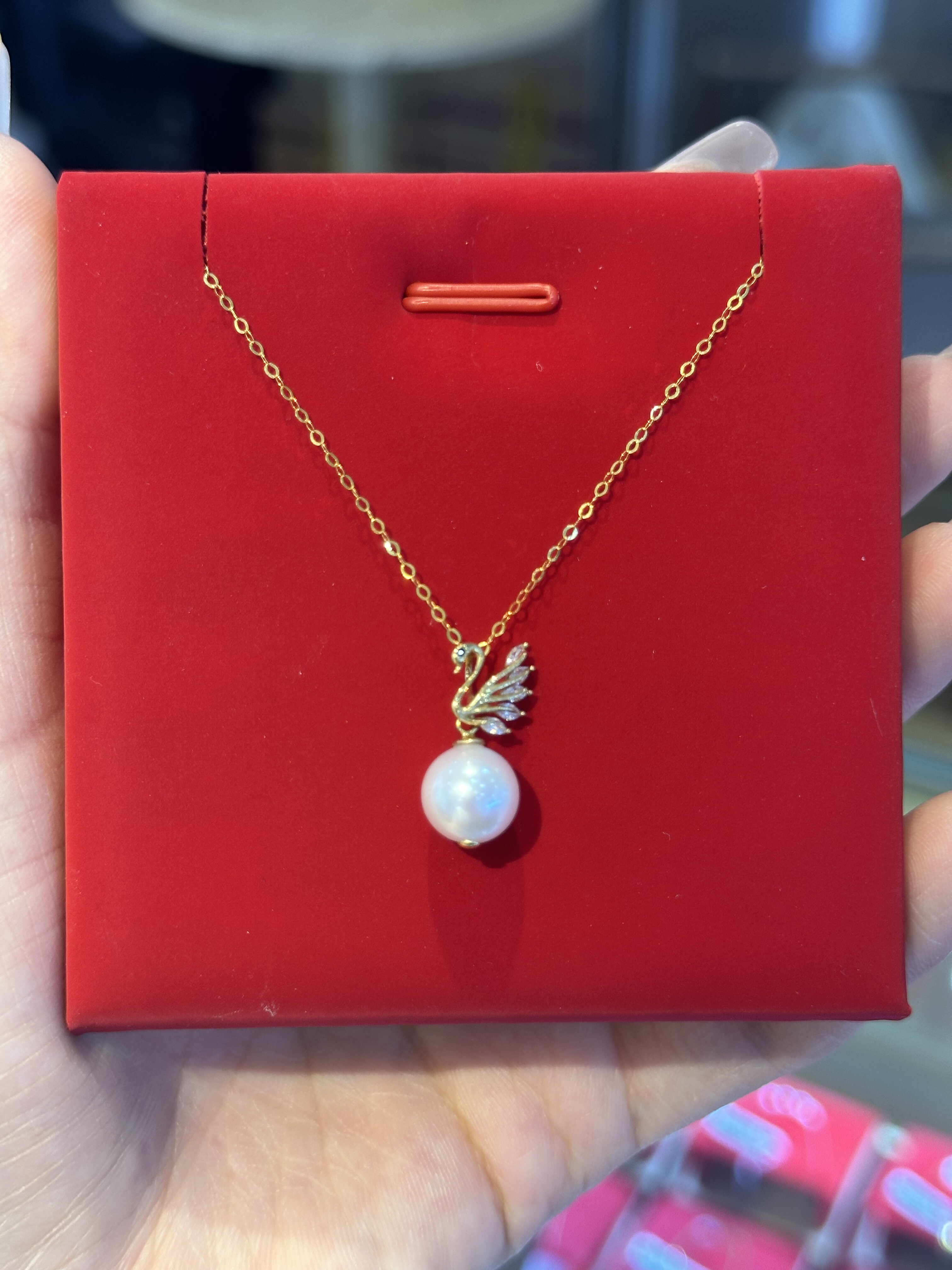 18K金小天鹅海水淡粉色珍珠项链女金色锁骨链