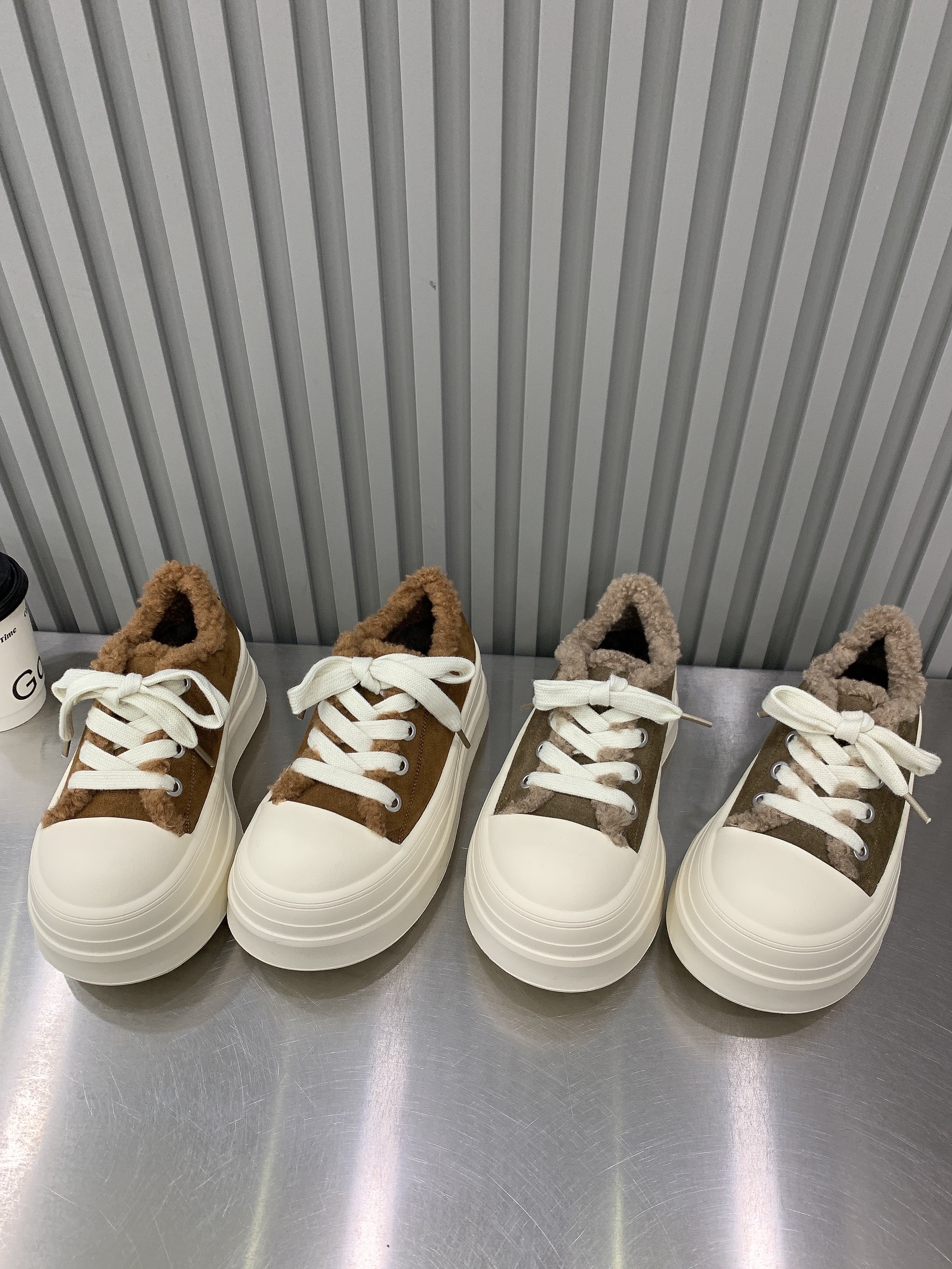 厚底磨砂真皮加绒板鞋女2025秋冬新款百搭舒适显脚小休闲松糕女鞋