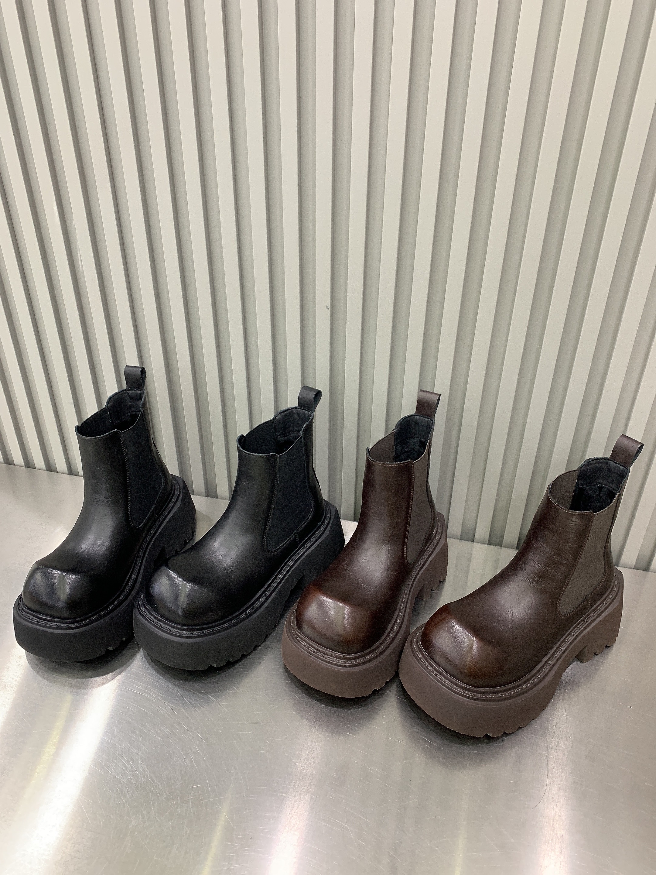 加绒厚底马丁靴女2025新款冬季小个子增高百搭系带休闲时装松糕鞋