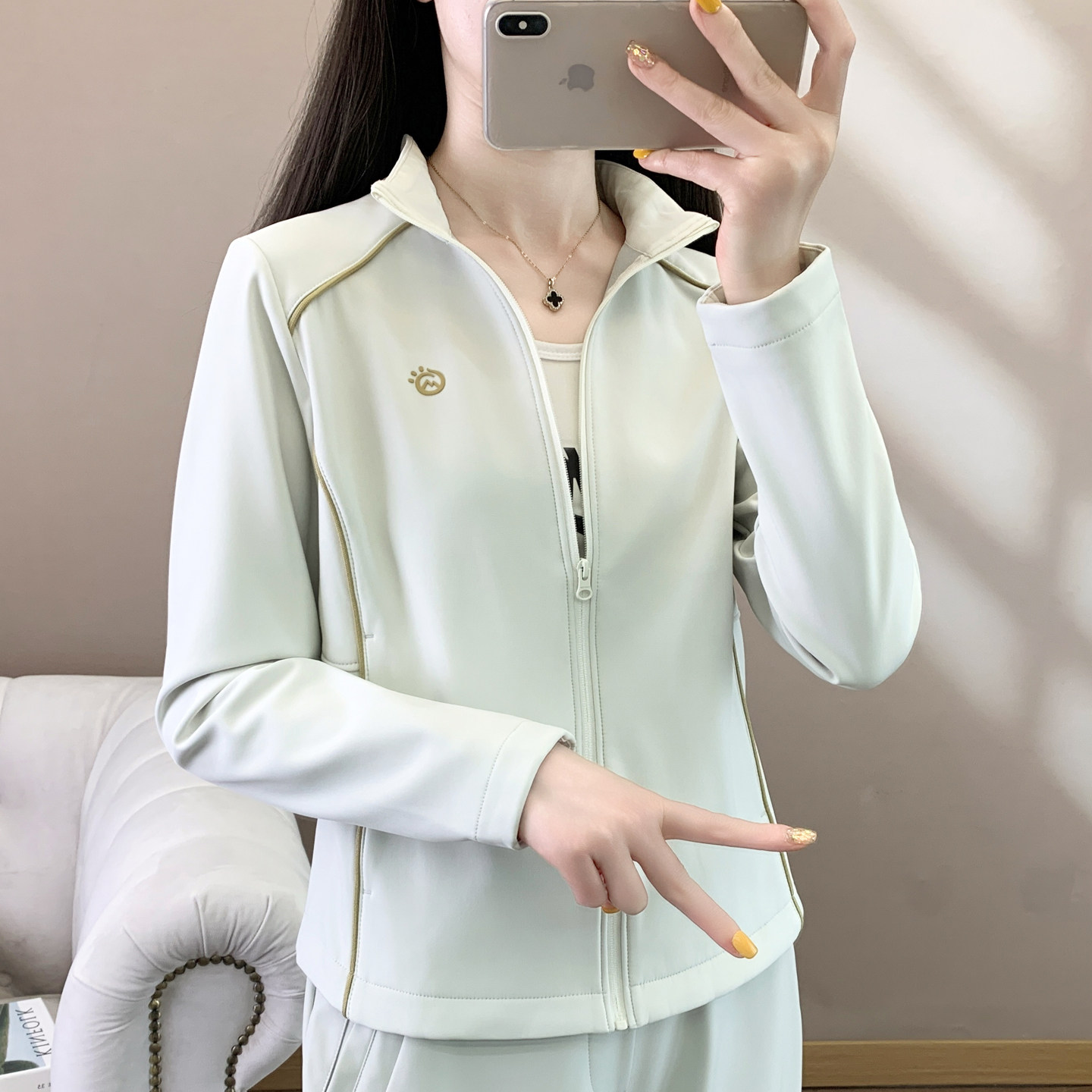 探拓户外软壳衣女士2026秋冬新款防风防泼水休闲薄绒立领登山外套