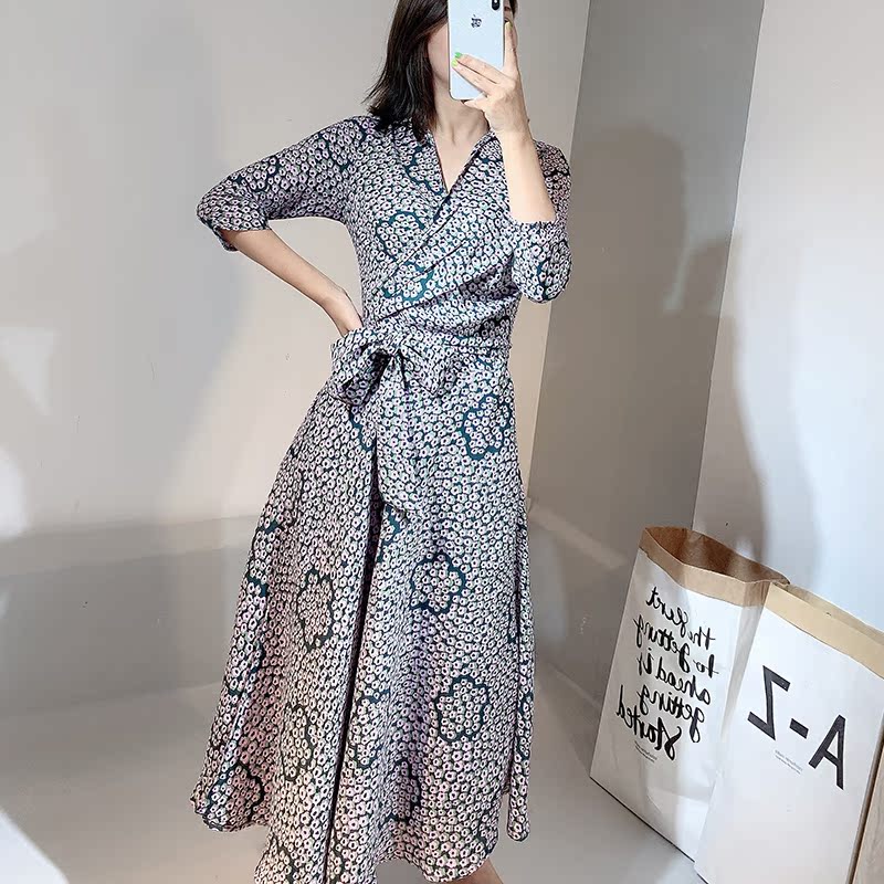 2025新款连衣裙一片式印花裹身裙气质显瘦女裙