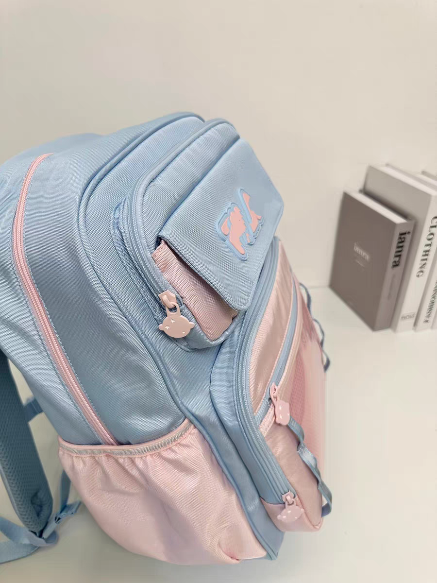 25年新款时尚儿童双肩包 1-3年级小学生书包防水面料撞色轻便减压