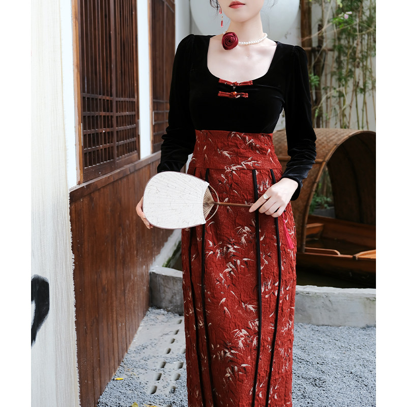 鹿与玫瑰新中式长袖红色连衣裙女气质高级复古国风改良汉服马面裙