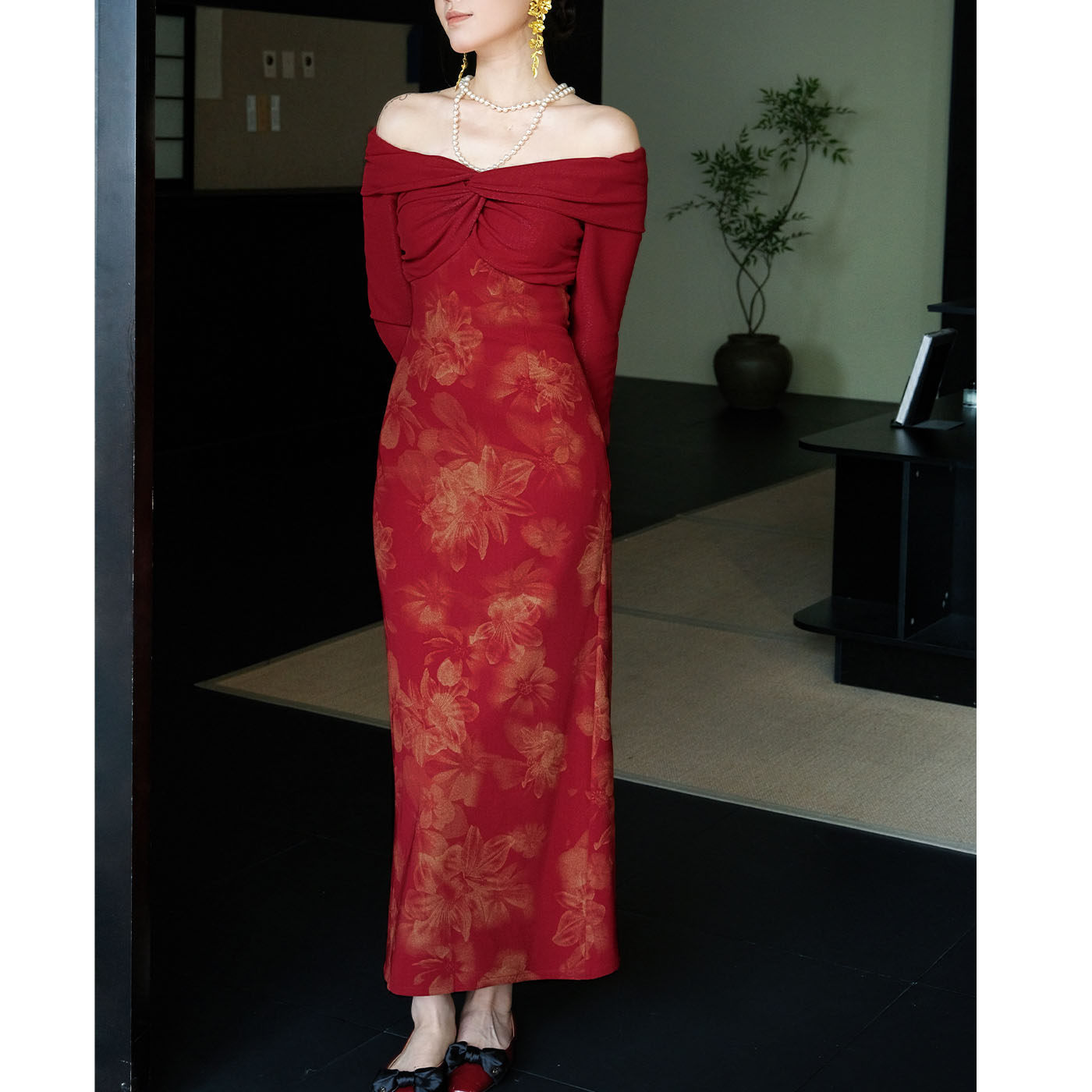 鹿与玫瑰一字肩红色连衣裙女