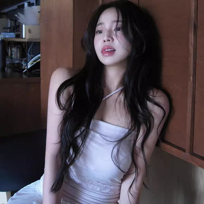 纯欲显瘦褶皱夏季挂脖背心吊带