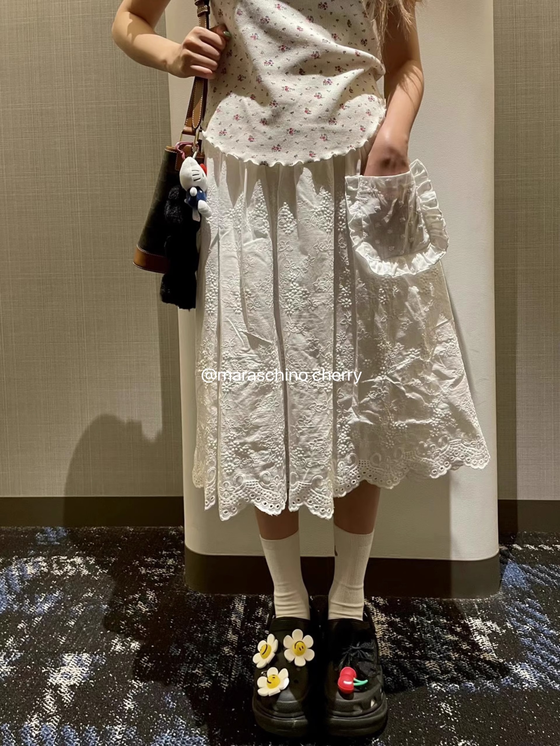 刺绣花可爱口袋松紧腰半身裙