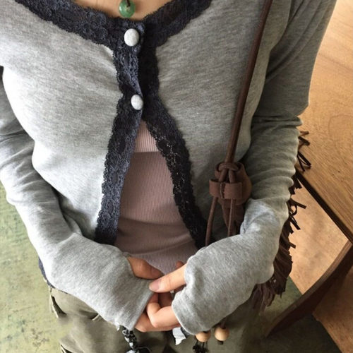Exclusive type 日系古早感蕾丝拼接纽扣系扣百搭开衫长袖外搭女