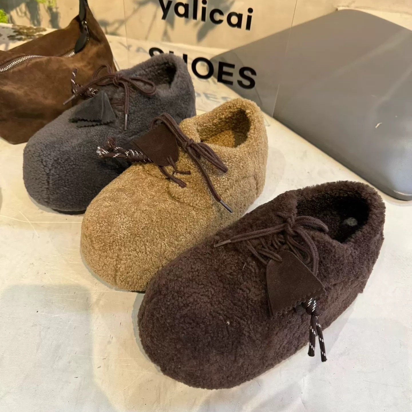 2025冬季新款磨砂真皮平底内增高羊羔毛毛加绒保暖雪地靴勃肯鞋女