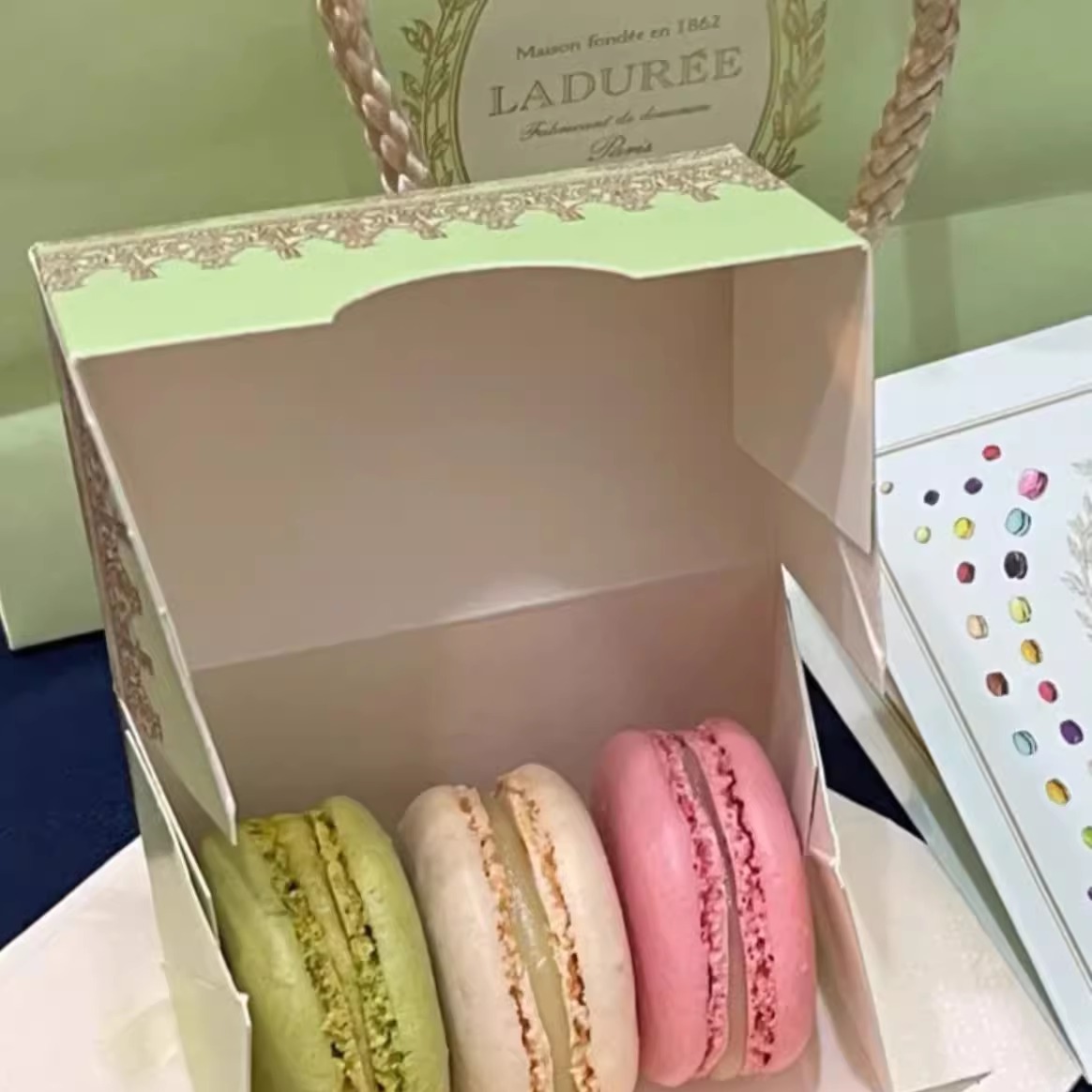 菈朵芮·Ladurée马卡龙礼盒