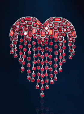 红色爱心胸针女西服装哥小香风复古高档奢华气质国风流苏中式大号