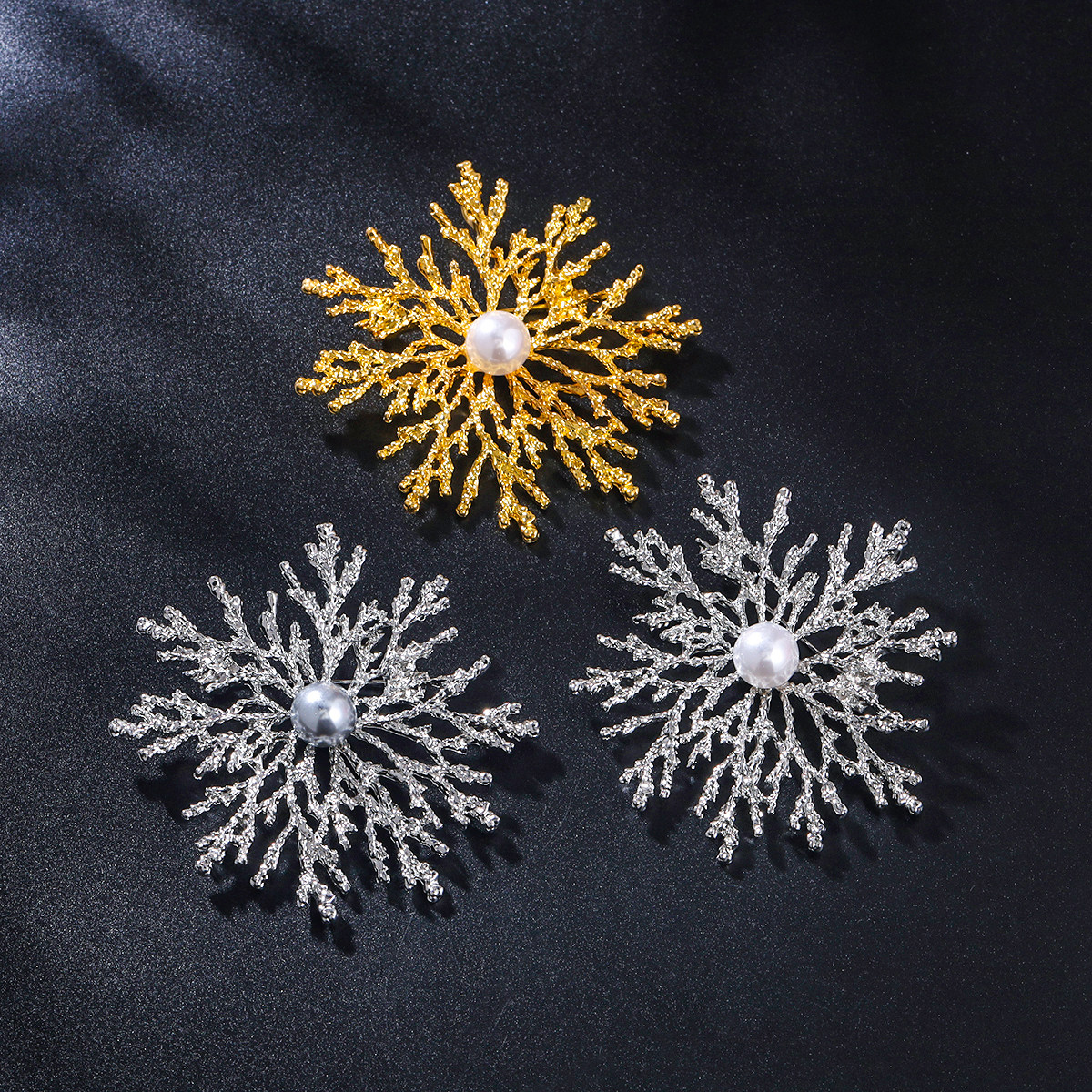 新款个性创意雪花胸针合金珍珠轻奢时尚百搭服装配饰大衣外套胸花,饰品/流行首饰/时尚饰品新,胸针,淘宝优惠券,粉丝福利购,淘宝优惠卷