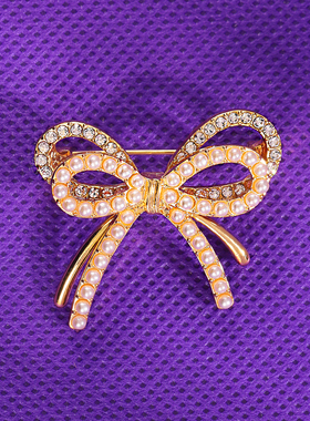 新款珍珠蝴蝶结胸针女简约时尚设计感小香风别针胸花饰品防走光