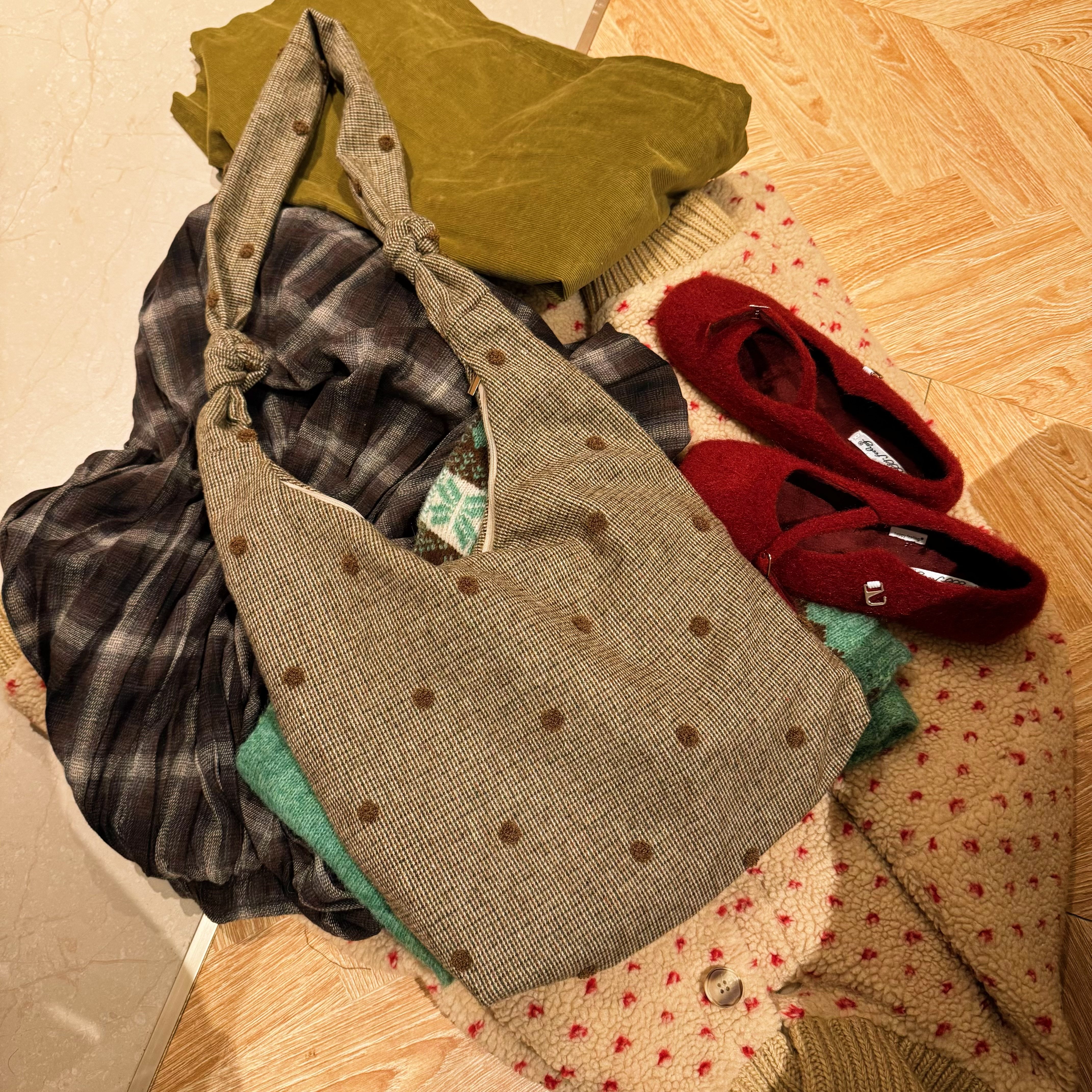 【绵羊毛毛圈波点斜挎包】小众设计简约百搭拉链大容量实用单肩包