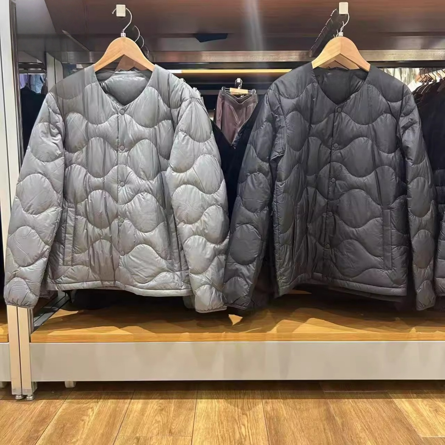 日单男装女装冬季高级轻型羽绒便携式茄克弧形压线外套夹克480949