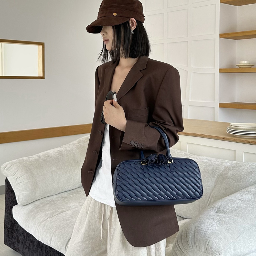 B家手工牛皮编织真皮女包时尚手提包单肩斜挎波士顿包流苏枕头包图片