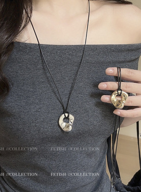 韩系抽象镂空银色吊坠项链女2026新款皮绳毛衣链长款小众挂脖配饰