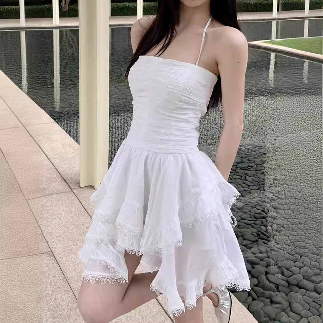 甜辣风【旋转芭蕾曲】白色不规则下摆挂脖连衣裙女吊带背带裙子