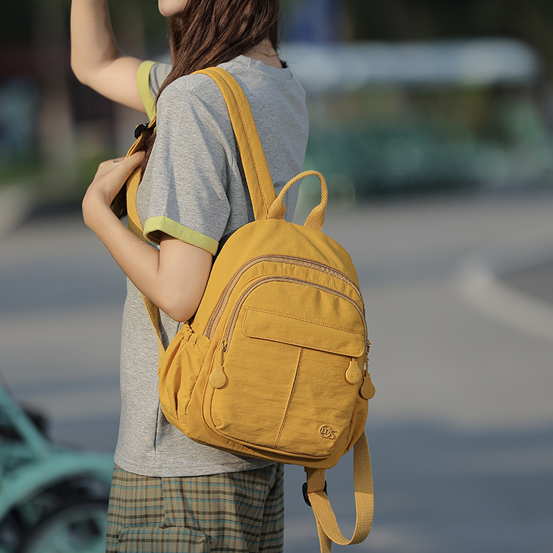 轻便尼龙双肩包休闲出行逛街百搭女包便携收纳逛街通勤旅行小背包