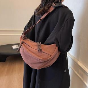 通勤女布包时尚休闲单肩斜挎饺子包个性设计感高级感轻奢通勤布包