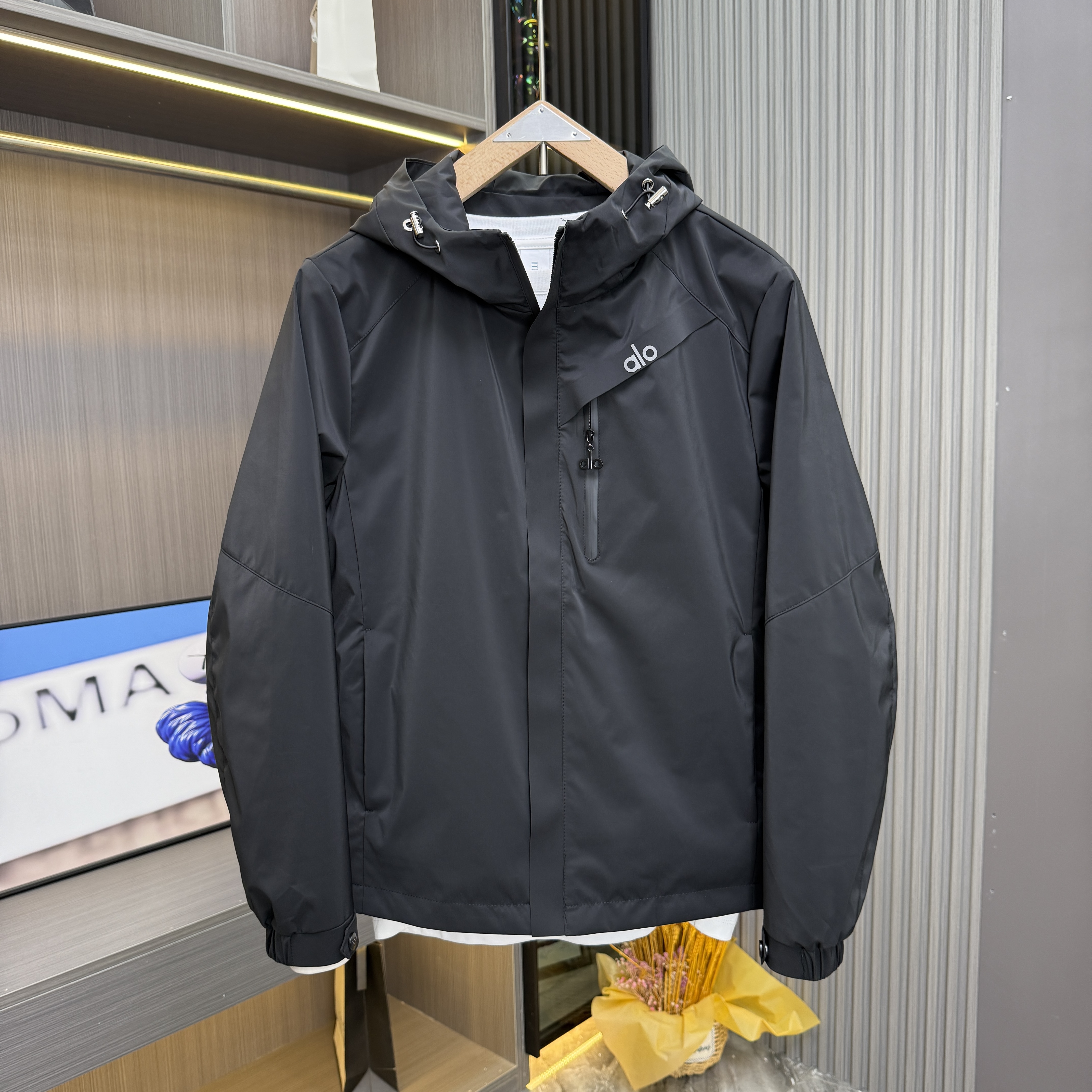 高级感轻奢欧货夹克男士秋季新款纯色修身百搭外套男软壳冲锋衣潮