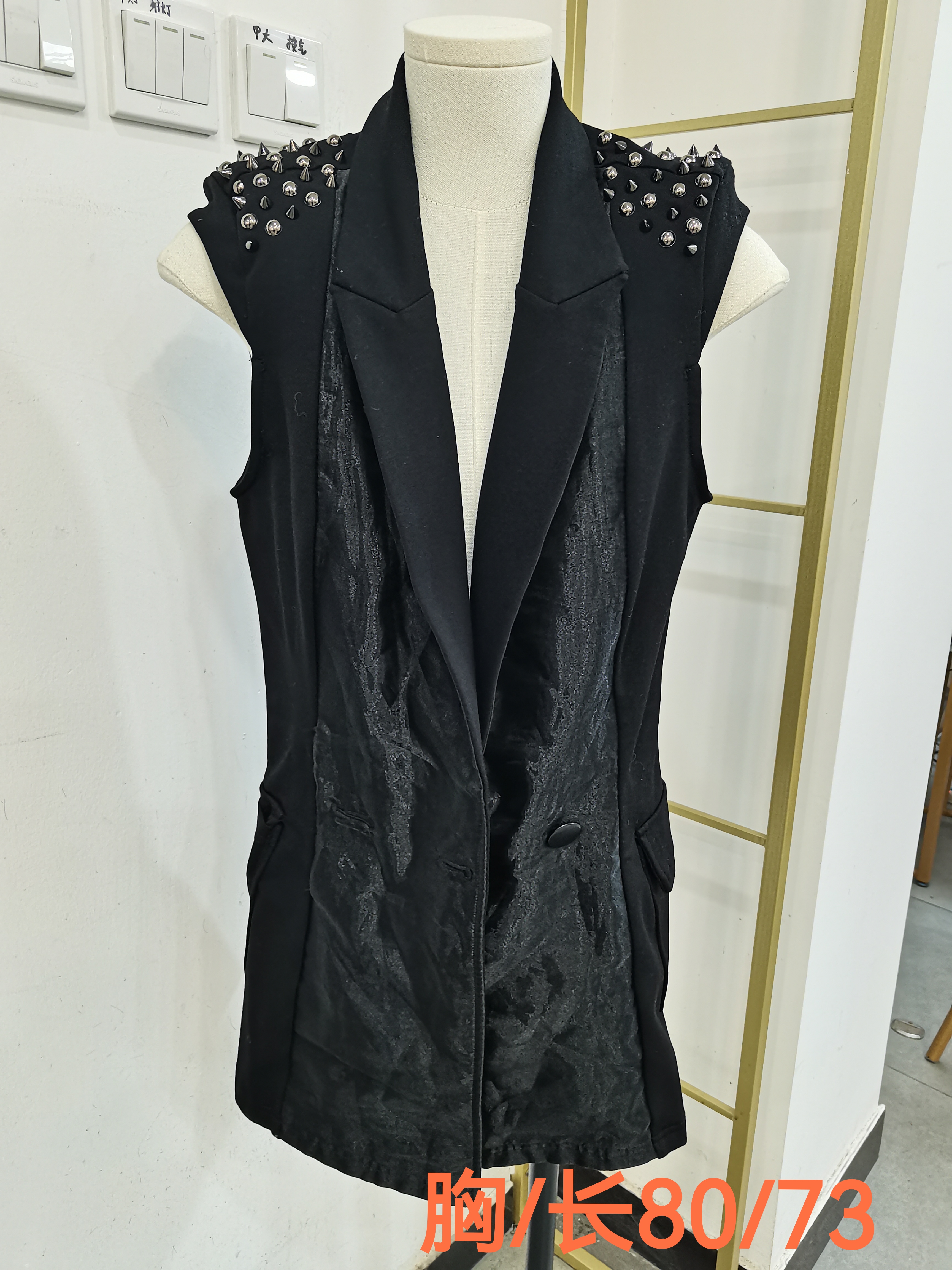 马甲女春秋新款韩版显瘦短款外穿无袖柳钉背心坎肩小马夹外搭夏季