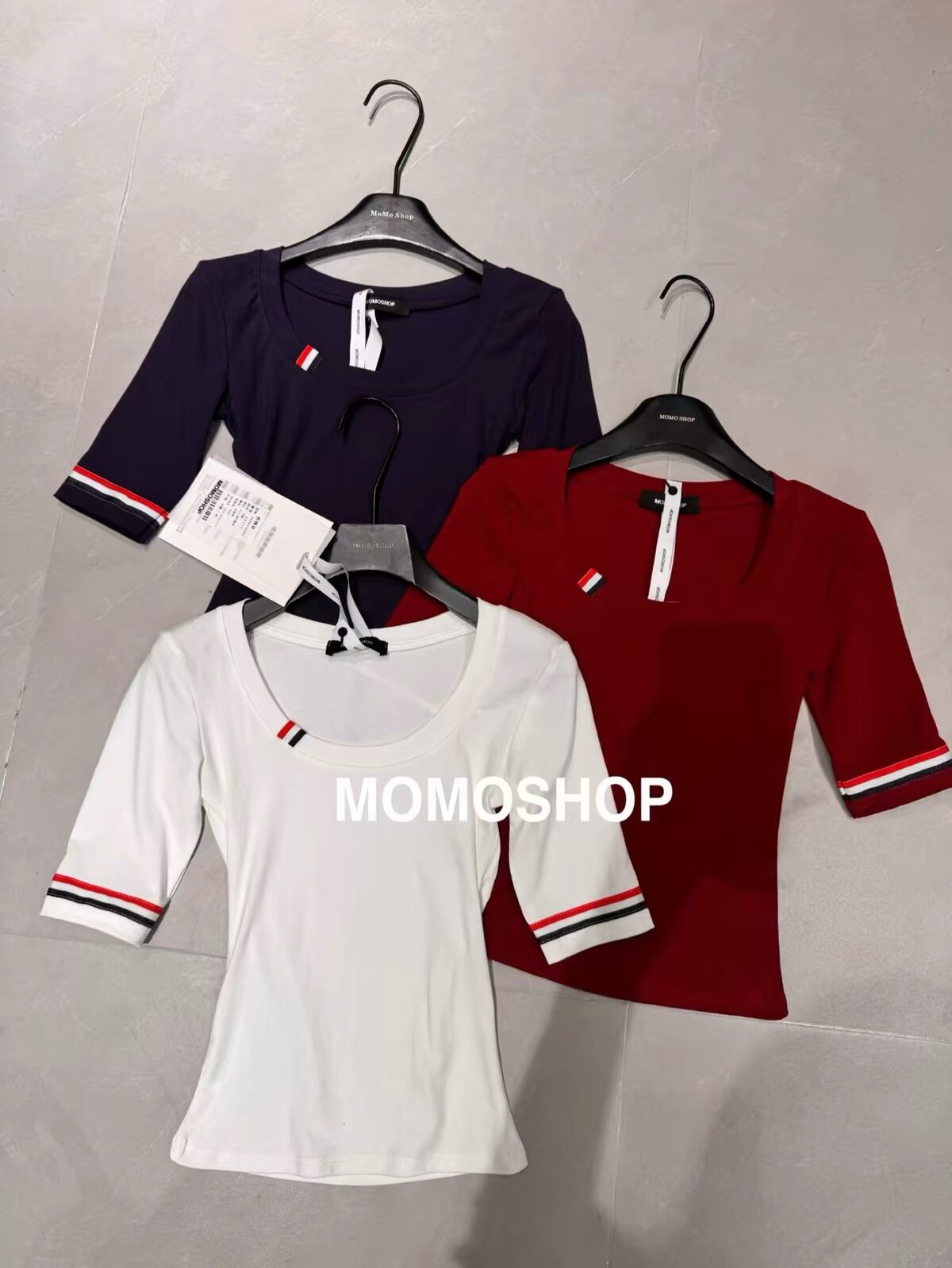 MOMOSHOP 2026韩系学院风中袖U领T恤女内搭辣妹设计感上衣