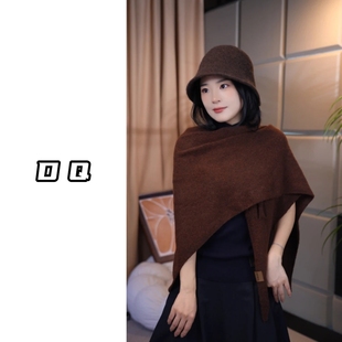 2025秋冬新款含羊毛保暖三角围巾韩版女护颈外搭大号披肩毛呢外套