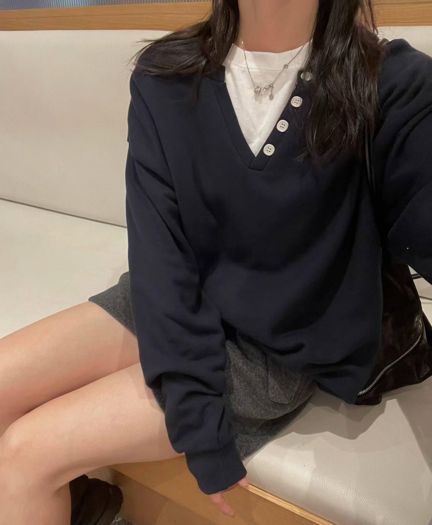 韩国东大门正品女装2026百搭显瘦v领拼色纽扣休闲卫衣长袖T恤上衣