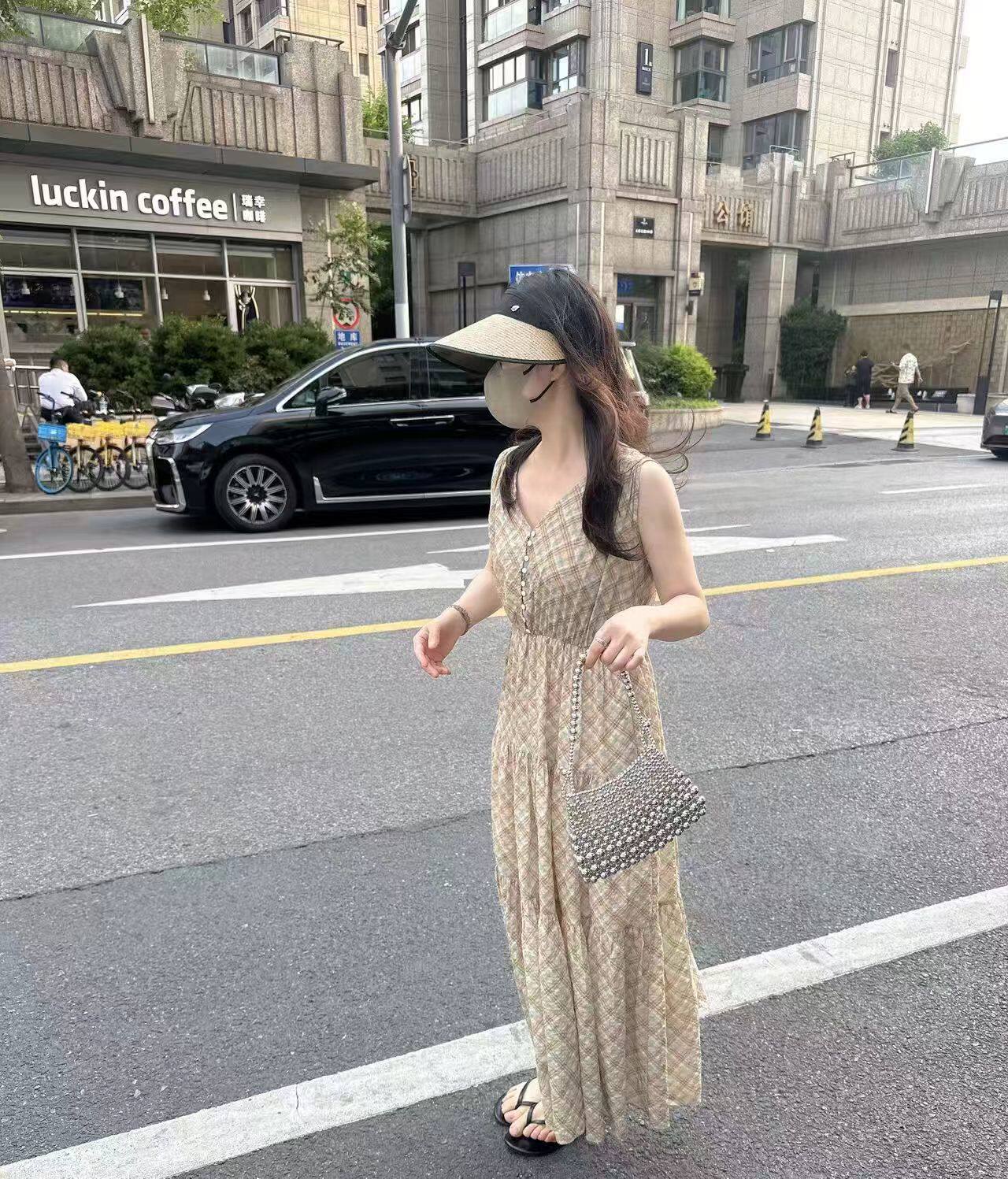 韩国东大门正品女装百搭V领无袖格子连衣裙宽松显瘦休闲长裙ins