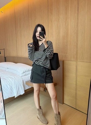 现！韩国东大门正品女装2025年秋冬新款时尚百搭圆领条纹长袖T恤